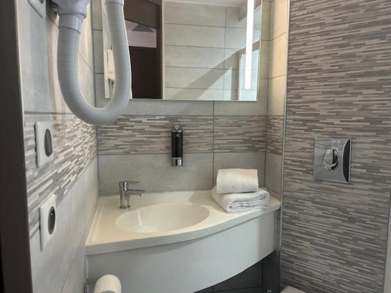 Val Hotel Montbeliard Sud Valentigney Экстерьер фото